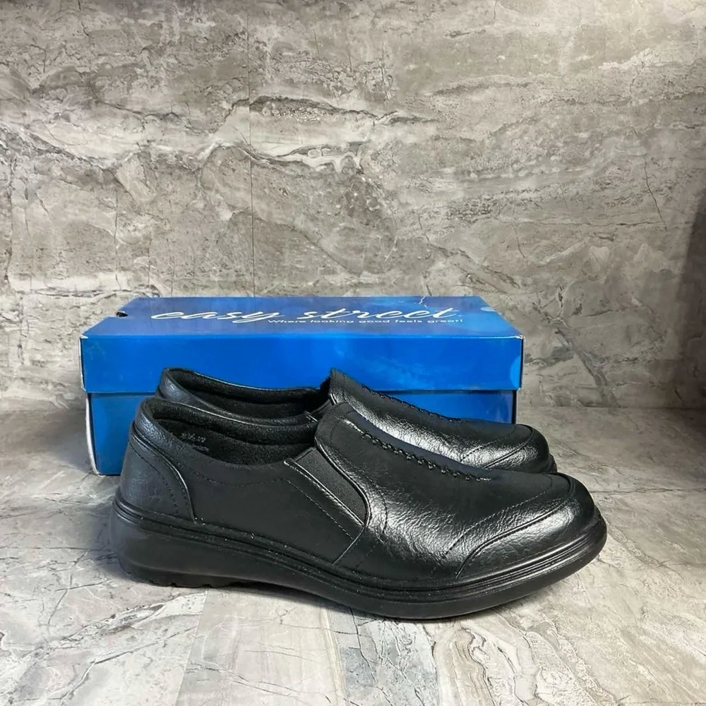 Easy Street Women's Ultimate Sneaker - Picture 7 of 7